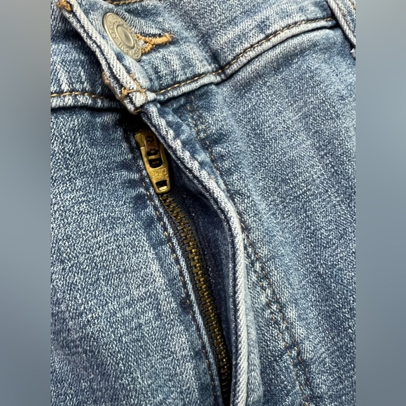 Levi's Sculpt Hypersoft Women's Classic Bermuda Shorts Mid Rise Size 20W - NWT - Picture 8 of 13